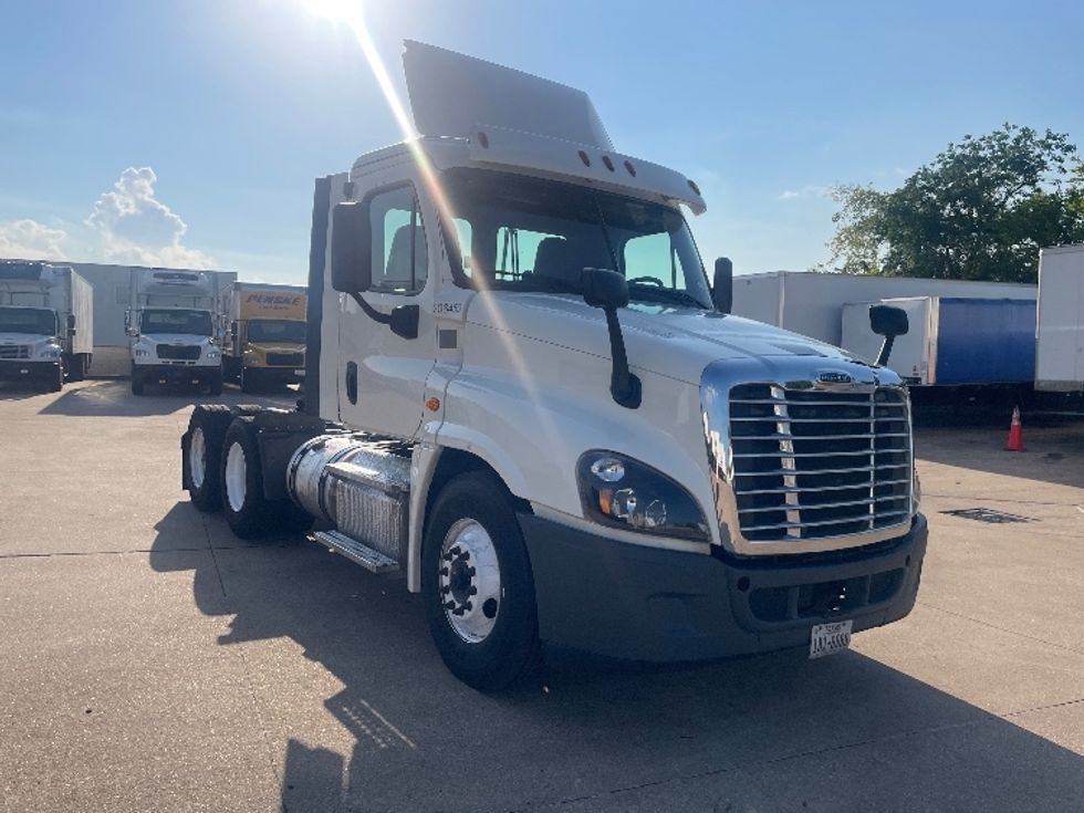 Day Cab Tractor-Heavy Duty Tractors-Freightliner-2019-Cascadia 12564ST-Katy-TX-228,533\n\t\tmiles-$ 54,250 - Image 1