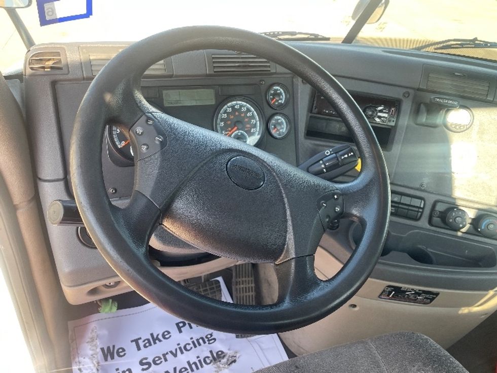 2019 Freightliner Cascadia 125" Sleeper Cab photo 9