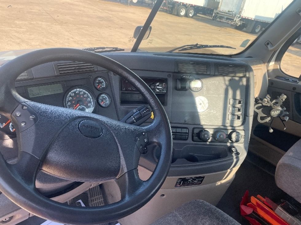 2019 Freightliner Cascadia 125" Sleeper Cab photo 10