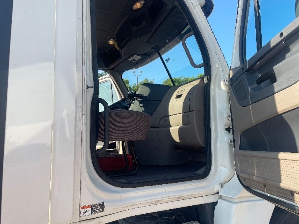 2019 Freightliner Cascadia 125" Sleeper Cab photo 11