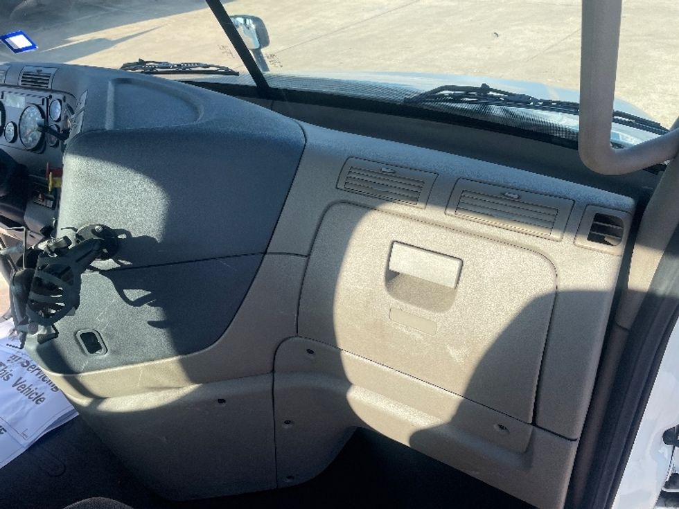 2019 Freightliner Cascadia 125" Sleeper Cab photo 12