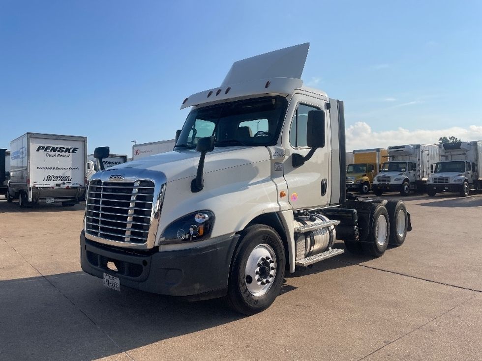 2019 Freightliner Cascadia 125" Sleeper Cab photo 3