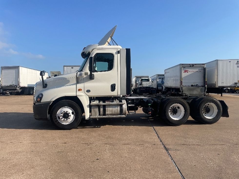 2019 Freightliner Cascadia 125" Sleeper Cab photo 4
