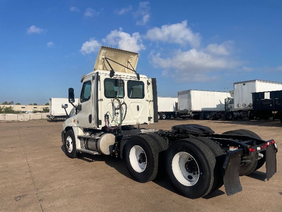 2019 Freightliner Cascadia 125" Sleeper Cab photo 5