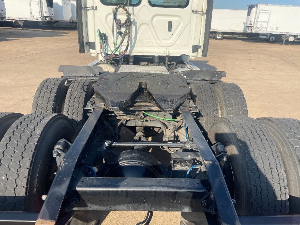 2019 Freightliner Cascadia 125" Sleeper Cab photo 6