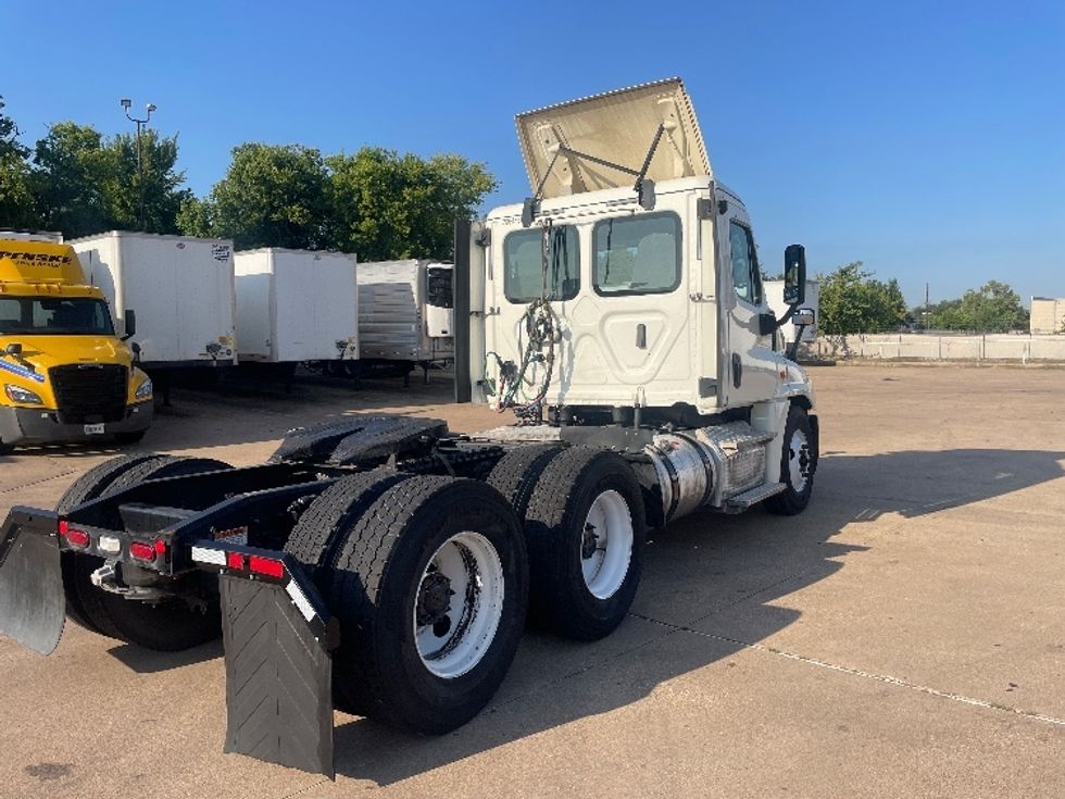 2019 Freightliner Cascadia 125" Sleeper Cab photo 7