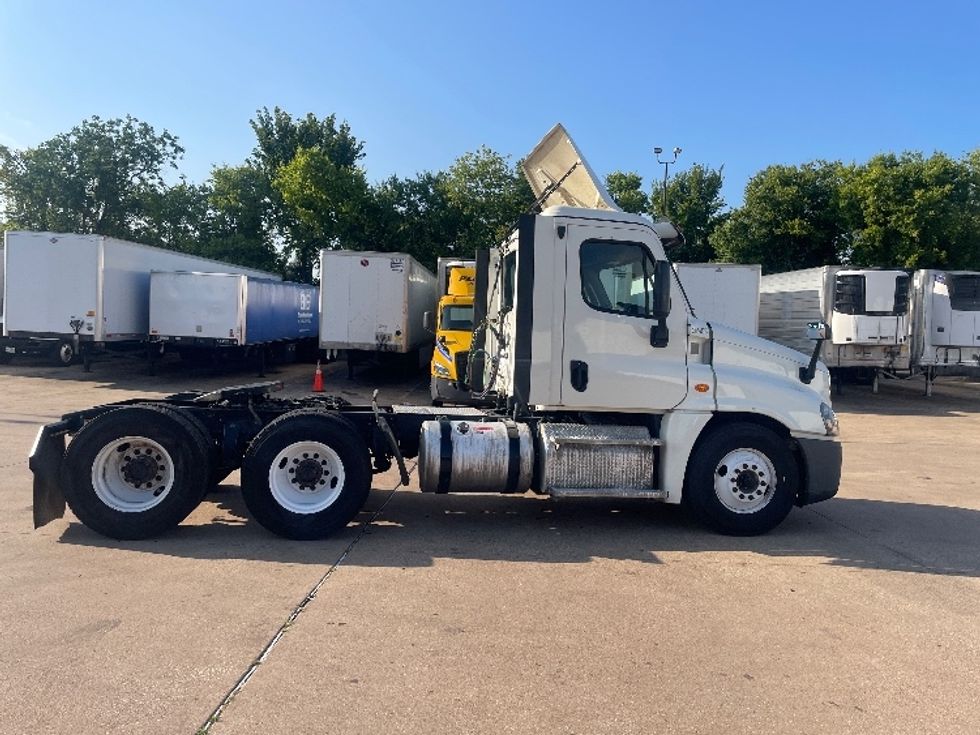 2019 Freightliner Cascadia 125" Sleeper Cab photo 8
