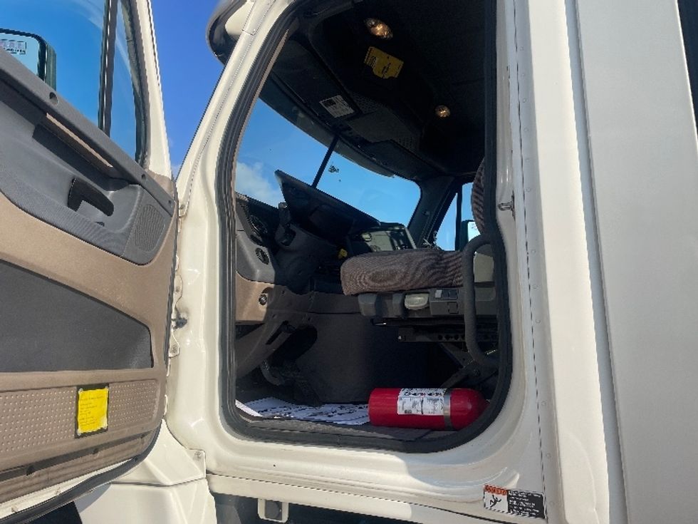 Day Cab Tractor-Heavy Duty Tractors-Freightliner-2019-Cascadia 12564ST-Katy-TX-228,533\n\t\tmiles-$ 54,250 - Image 9