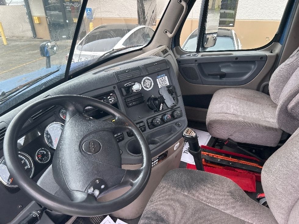 Day Cab Tractor-Heavy Duty Tractors-Freightliner-2019-Cascadia 12564ST-Katy-TX-403,844\n\t\tmiles-$ 37,000 - Image 10