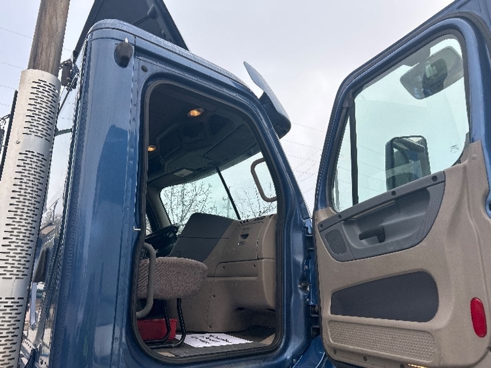 Day Cab Tractor-Heavy Duty Tractors-Freightliner-2019-Cascadia 12564ST-Katy-TX-403,844\n\t\tmiles-$ 37,000 - Image 12