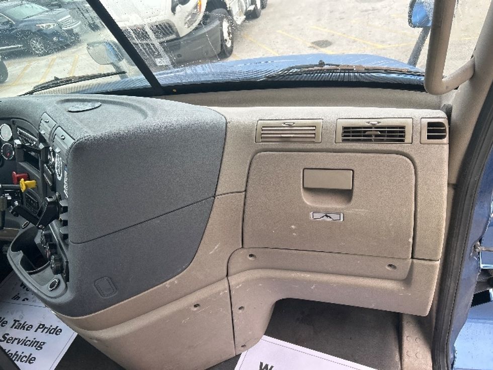 Day Cab Tractor-Heavy Duty Tractors-Freightliner-2019-Cascadia 12564ST-Katy-TX-403,844\n\t\tmiles-$ 37,000 - Image 13