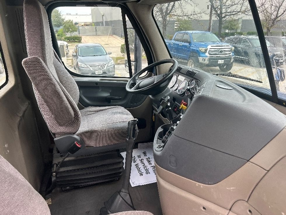 Day Cab Tractor-Heavy Duty Tractors-Freightliner-2019-Cascadia 12564ST-Katy-TX-403,844\n\t\tmiles-$ 37,000 - Image 14