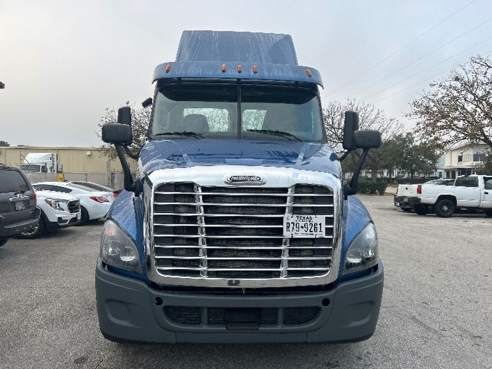 Day Cab Tractor-Heavy Duty Tractors-Freightliner-2019-Cascadia 12564ST-Katy-TX-403,844\n\t\tmiles-$ 37,000 - Image 2
