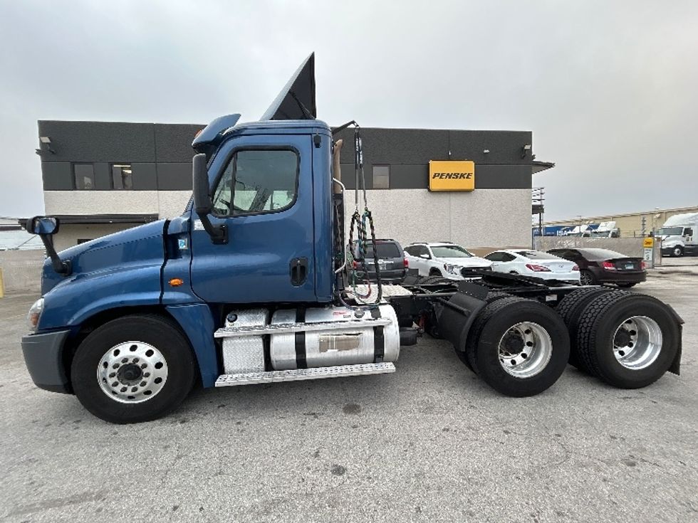 Day Cab Tractor-Heavy Duty Tractors-Freightliner-2019-Cascadia 12564ST-Katy-TX-403,844\n\t\tmiles-$ 37,000 - Image 4