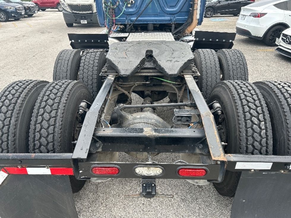 Day Cab Tractor-Heavy Duty Tractors-Freightliner-2019-Cascadia 12564ST-Katy-TX-403,844\n\t\tmiles-$ 37,000 - Image 6