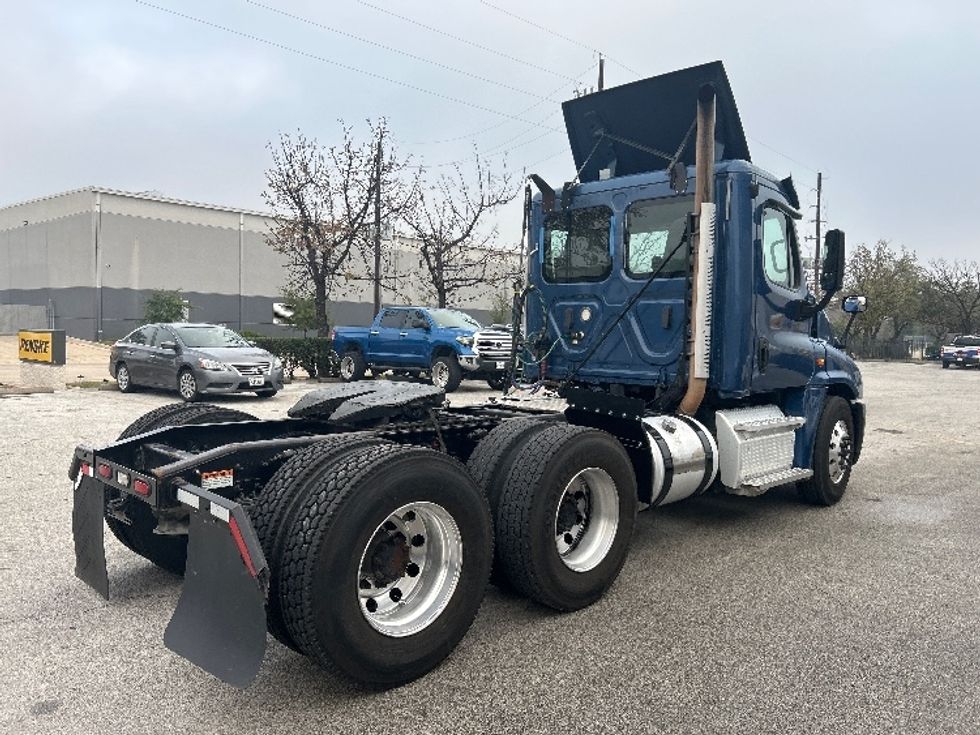 Day Cab Tractor-Heavy Duty Tractors-Freightliner-2019-Cascadia 12564ST-Katy-TX-403,844\n\t\tmiles-$ 37,000 - Image 7