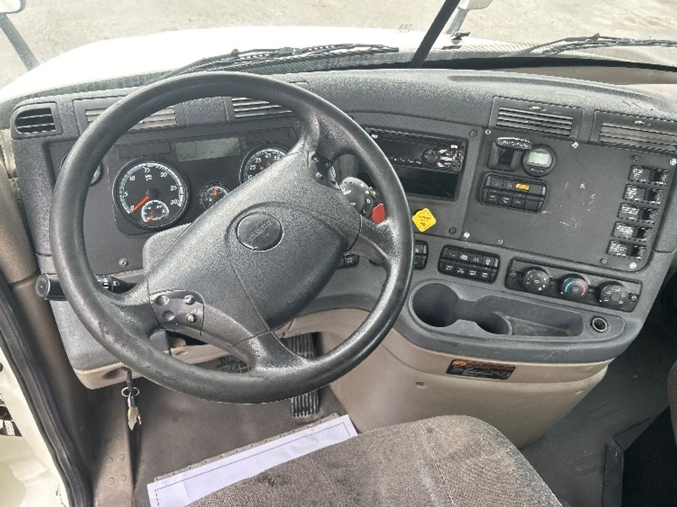 Day Cab Tractor-Heavy Duty Tractors-Freightliner-2019-Cascadia 12564ST-Katy-TX-608,466\n\t\tmiles-$ 26,250 - Image 11