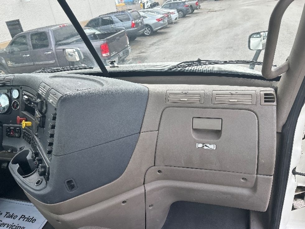 Day Cab Tractor-Heavy Duty Tractors-Freightliner-2019-Cascadia 12564ST-Katy-TX-608,466\n\t\tmiles-$ 26,250 - Image 13