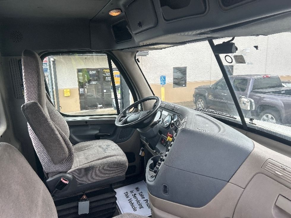 Day Cab Tractor-Heavy Duty Tractors-Freightliner-2019-Cascadia 12564ST-Katy-TX-608,466\n\t\tmiles-$ 26,250 - Image 14