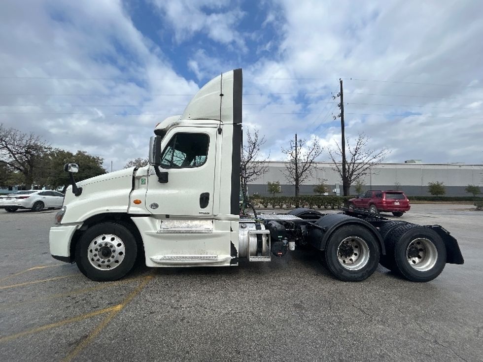 Day Cab Tractor-Heavy Duty Tractors-Freightliner-2019-Cascadia 12564ST-Katy-TX-608,466\n\t\tmiles-$ 26,250 - Image 4