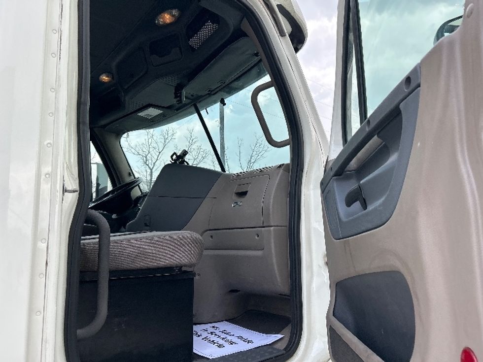 Day Cab Tractor-Heavy Duty Tractors-Freightliner-2019-Cascadia 12564ST-Katy-TX-618,728\n\t\tmiles-$ 25,000 - Image 12