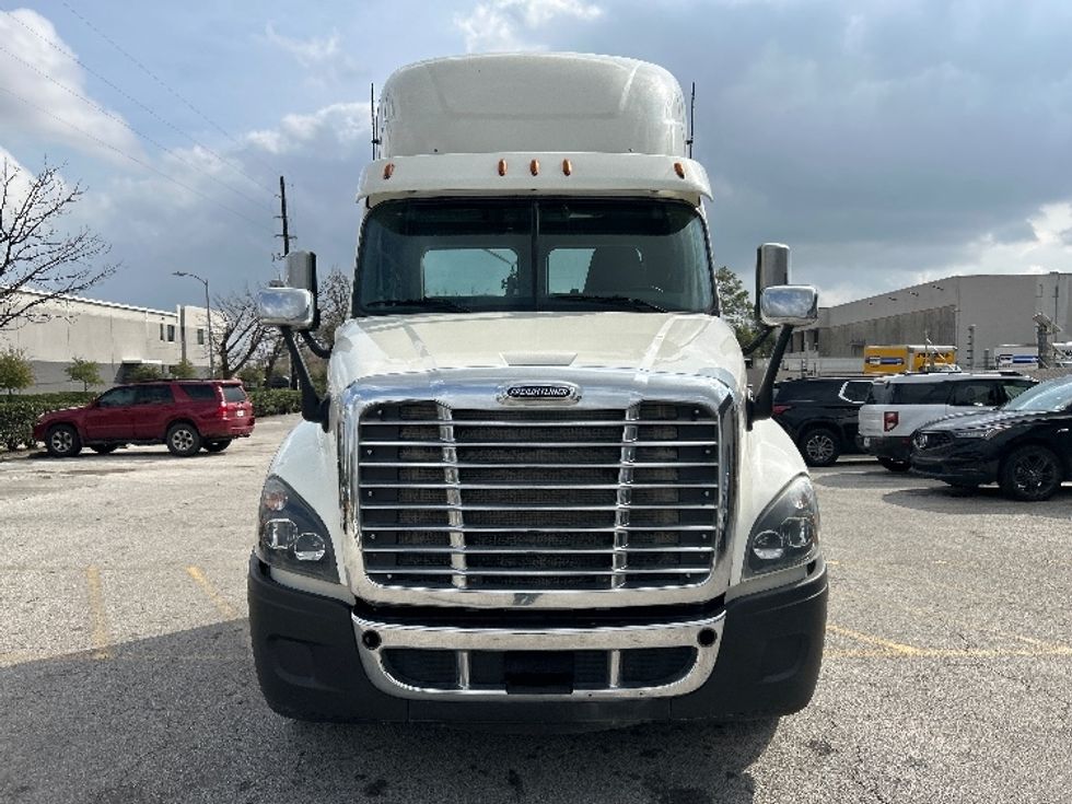 Day Cab Tractor-Heavy Duty Tractors-Freightliner-2019-Cascadia 12564ST-Katy-TX-618,728\n\t\tmiles-$ 25,000 - Image 2
