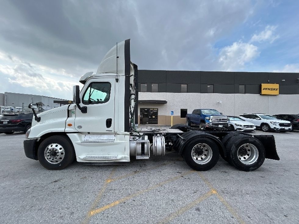 Day Cab Tractor-Heavy Duty Tractors-Freightliner-2019-Cascadia 12564ST-Katy-TX-618,728\n\t\tmiles-$ 25,000 - Image 4