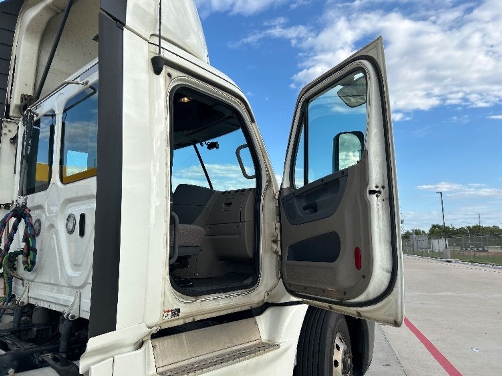 Day Cab Tractor-Heavy Duty Tractors-Freightliner-2019-Cascadia 12564ST-Katy-TX-724,906\n\t\tmiles-$ 25,000 - Image 12