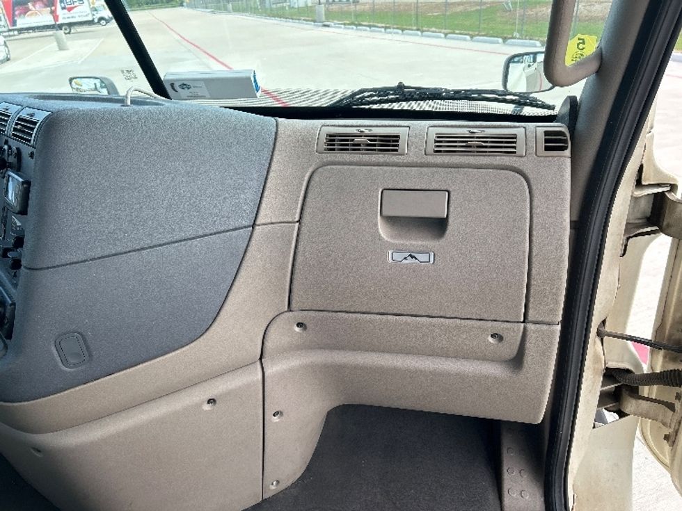 Day Cab Tractor-Heavy Duty Tractors-Freightliner-2019-Cascadia 12564ST-Katy-TX-724,906\n\t\tmiles-$ 25,000 - Image 13