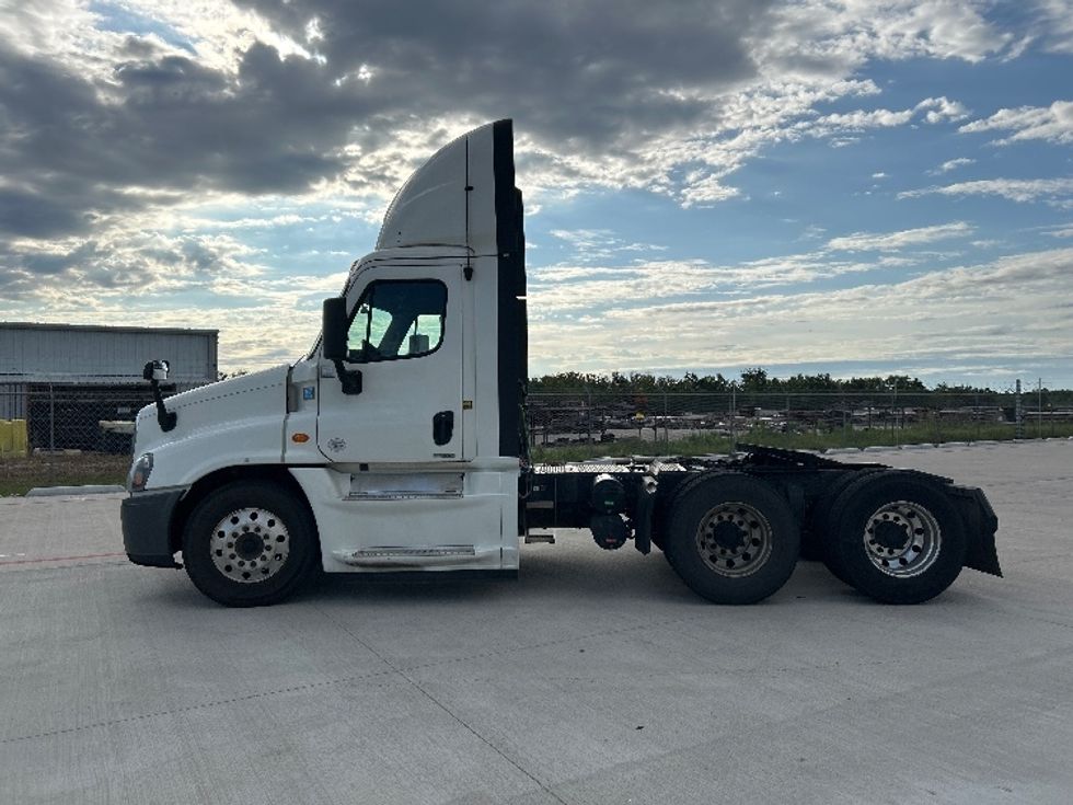 Day Cab Tractor-Heavy Duty Tractors-Freightliner-2019-Cascadia 12564ST-Katy-TX-724,906\n\t\tmiles-$ 25,000 - Image 4