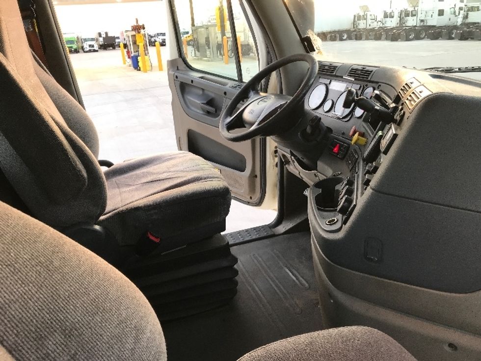 Day Cab Tractor-Heavy Duty Tractors-Freightliner-2019-Cascadia 12564ST-Katy-TX-732,544\n\t\tmiles-$ 26,500 - Image 14