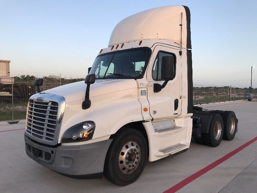 Day Cab Tractor-Heavy Duty Tractors-Freightliner-2019-Cascadia 12564ST-Katy-TX-732,544\n\t\tmiles-$ 26,500 - Image 3