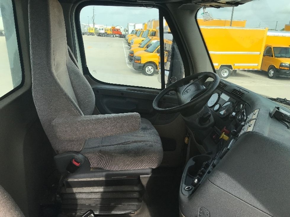 Day Cab Tractor-Heavy Duty Tractors-Freightliner-2019-Cascadia 12564ST-Katy-TX-783,639\n\t\tmiles-$ 26,500 - Image 14