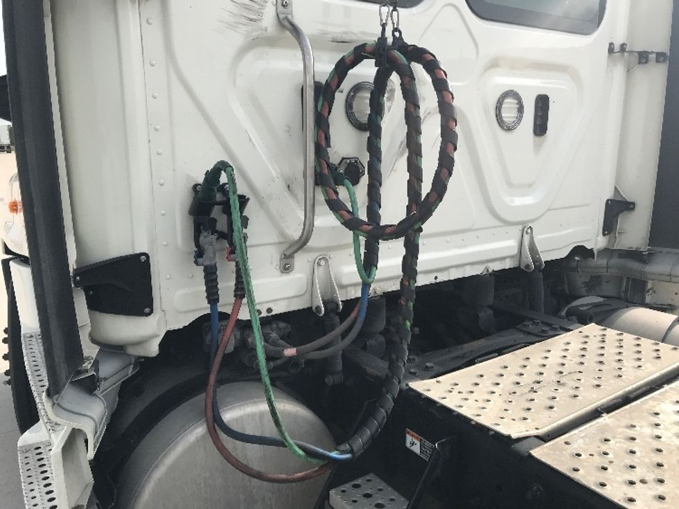 Day Cab Tractor-Heavy Duty Tractors-Freightliner-2019-Cascadia 12564ST-Katy-TX-783,639\n\t\tmiles-$ 26,500 - Image 17