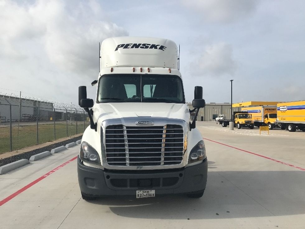 Day Cab Tractor-Heavy Duty Tractors-Freightliner-2019-Cascadia 12564ST-Katy-TX-783,639\n\t\tmiles-$ 26,500 - Image 2