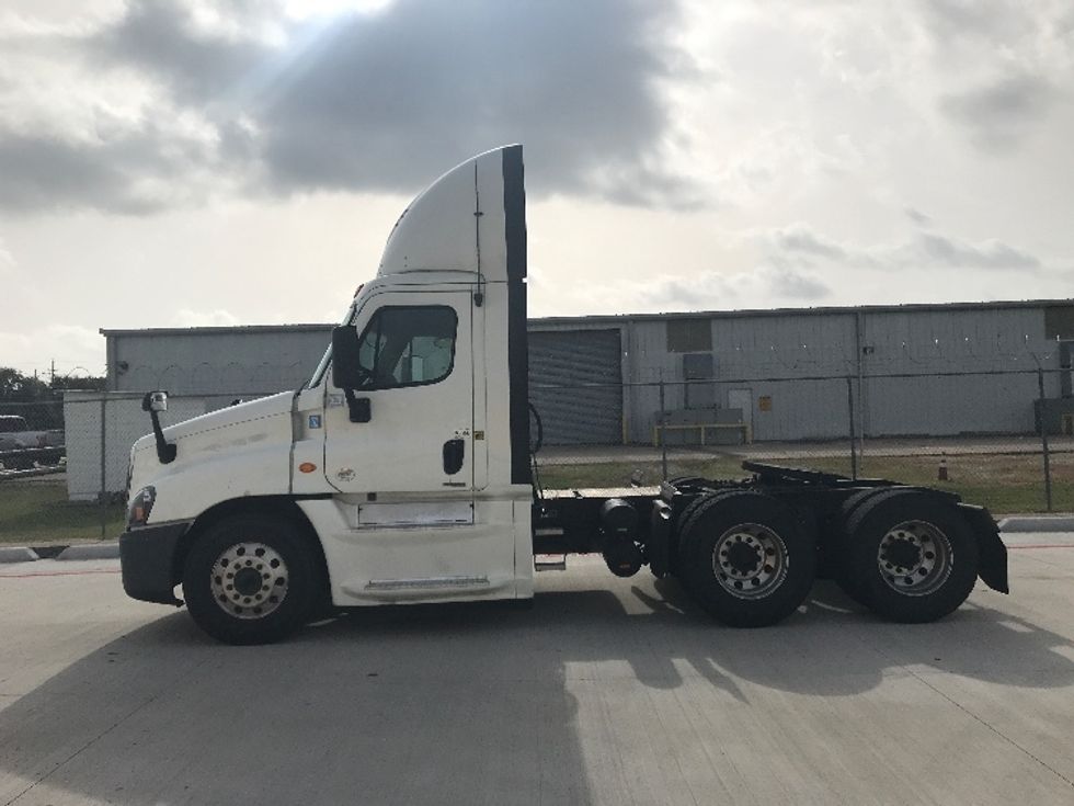 Day Cab Tractor-Heavy Duty Tractors-Freightliner-2019-Cascadia 12564ST-Katy-TX-783,639\n\t\tmiles-$ 26,500 - Image 4