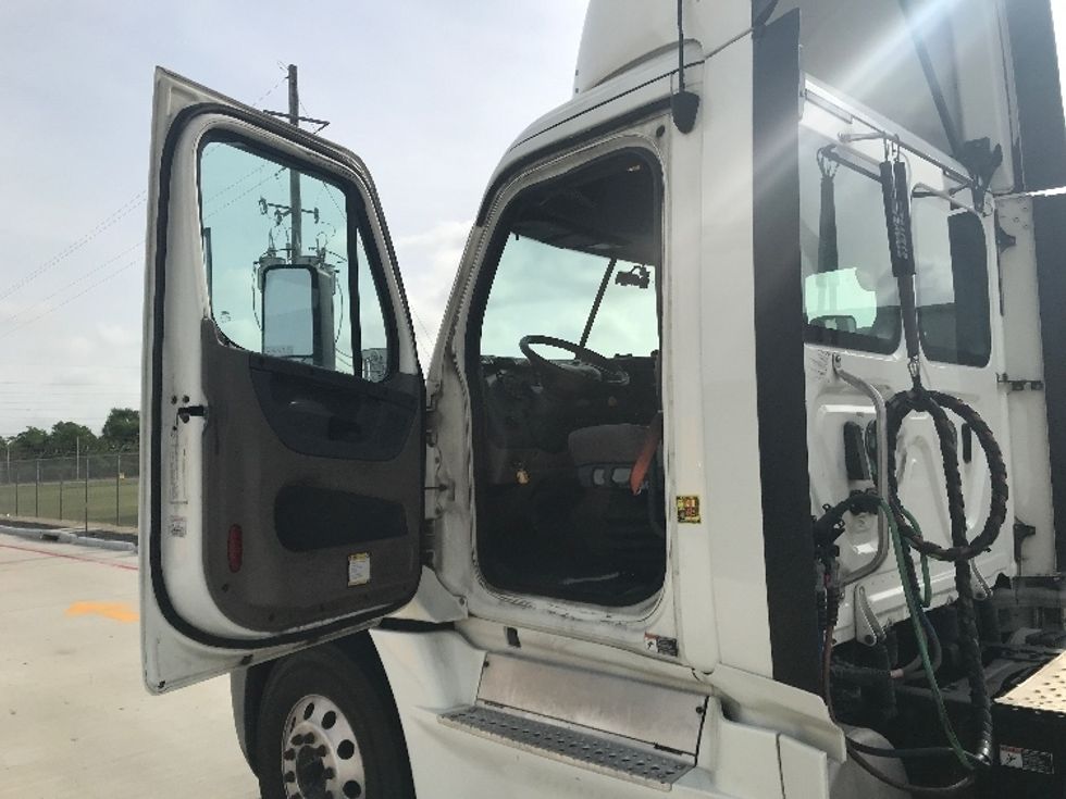 Day Cab Tractor-Heavy Duty Tractors-Freightliner-2019-Cascadia 12564ST-Katy-TX-783,639\n\t\tmiles-$ 26,500 - Image 9