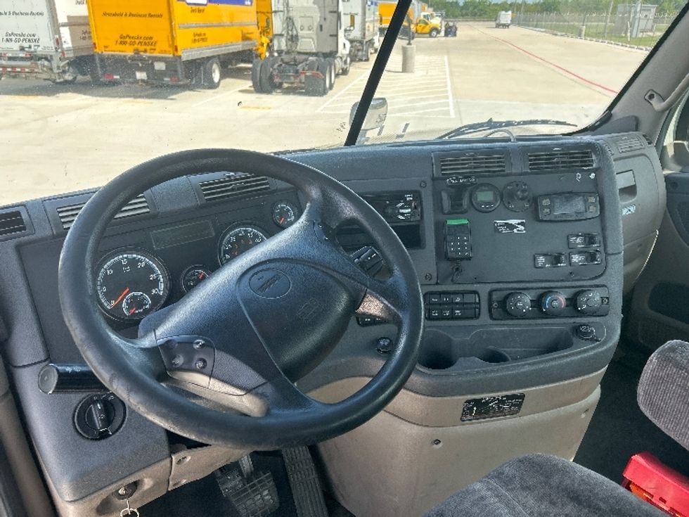 Day Cab Tractor-Heavy Duty Tractors-Freightliner-2019-Cascadia 12564ST-Katy-TX-788,706\n\t\tmiles-$ 26,500 - Image 10
