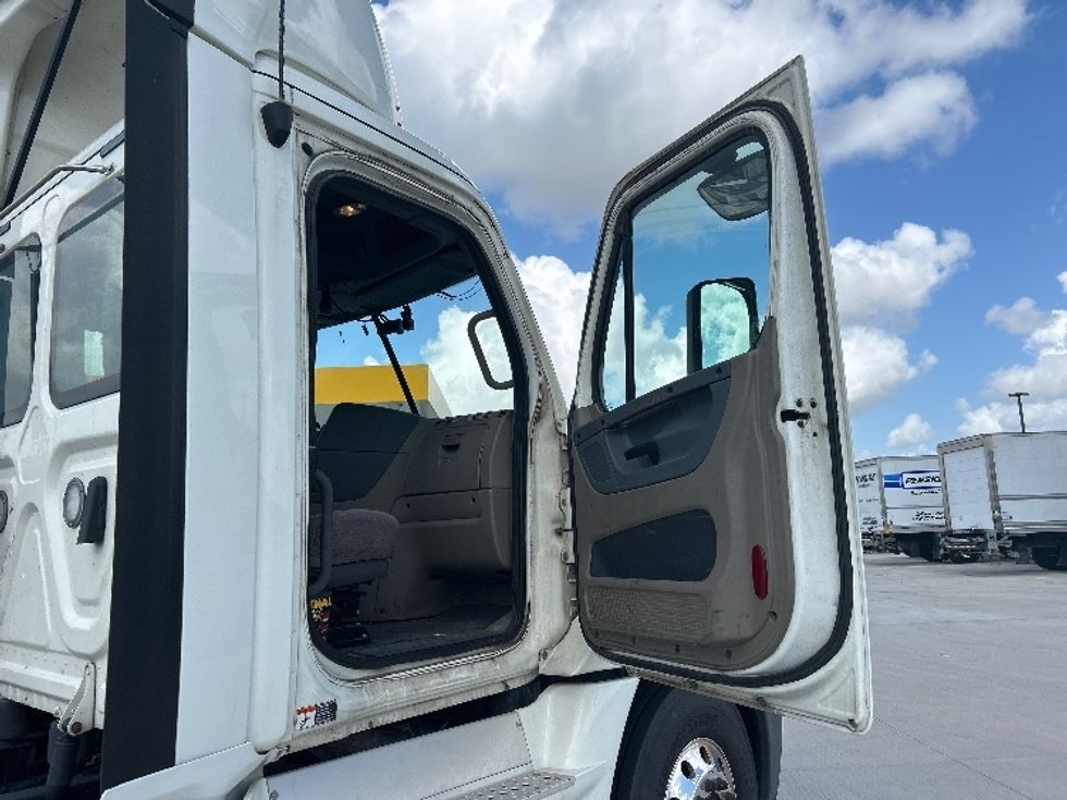 Day Cab Tractor-Heavy Duty Tractors-Freightliner-2019-Cascadia 12564ST-Katy-TX-788,706\n\t\tmiles-$ 26,500 - Image 12