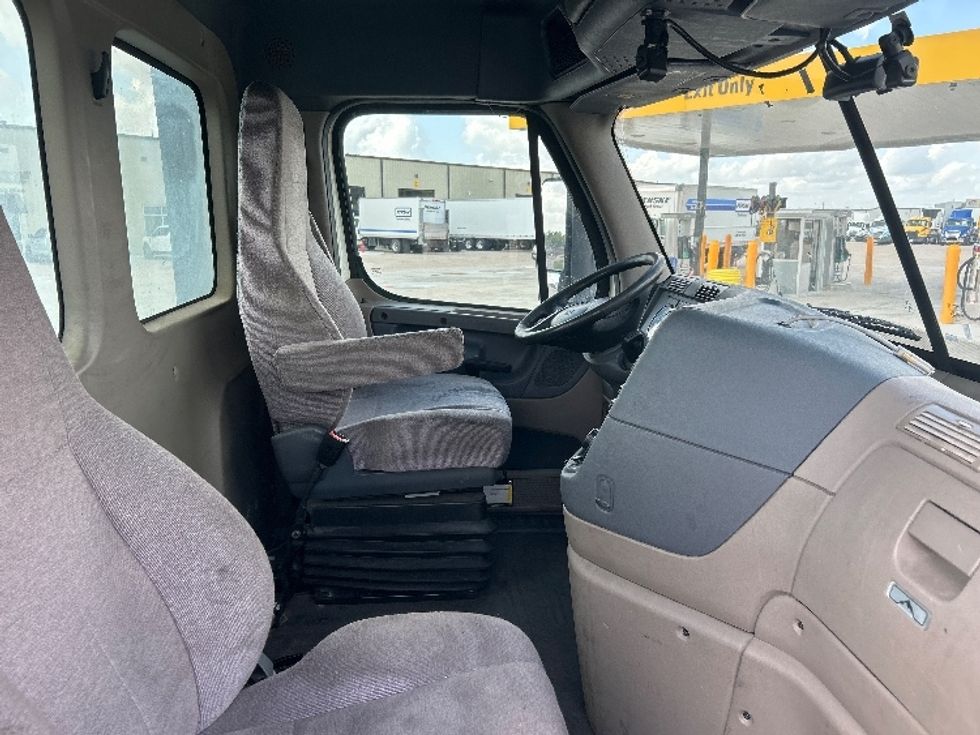 Day Cab Tractor-Heavy Duty Tractors-Freightliner-2019-Cascadia 12564ST-Katy-TX-788,706\n\t\tmiles-$ 26,500 - Image 14