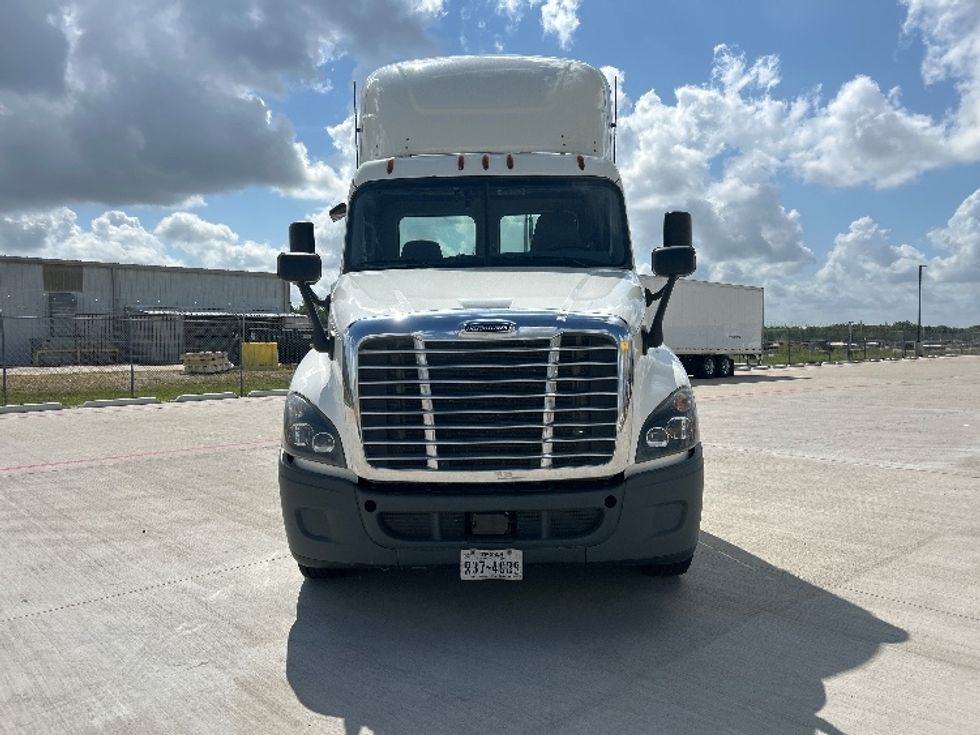 Day Cab Tractor-Heavy Duty Tractors-Freightliner-2019-Cascadia 12564ST-Katy-TX-788,706\n\t\tmiles-$ 26,500 - Image 2