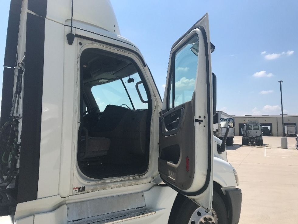 Day Cab Tractor-Heavy Duty Tractors-Freightliner-2019-Cascadia 12564ST-Katy-TX-829,981\n\t\tmiles-$ 26,500 - Image 12