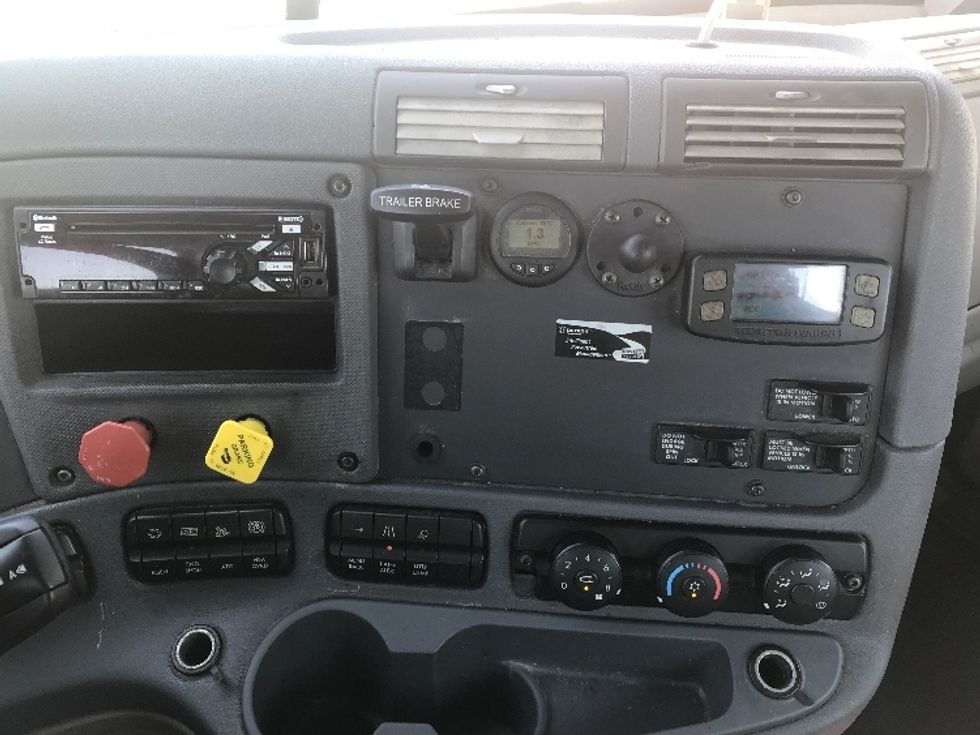 Day Cab Tractor-Heavy Duty Tractors-Freightliner-2019-Cascadia 12564ST-Katy-TX-829,981\n\t\tmiles-$ 26,500 - Image 17