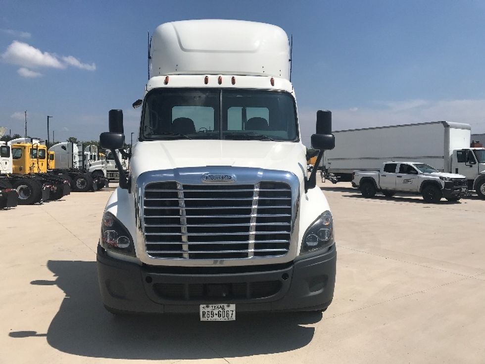 Day Cab Tractor-Heavy Duty Tractors-Freightliner-2019-Cascadia 12564ST-Katy-TX-829,981\n\t\tmiles-$ 26,500 - Image 2