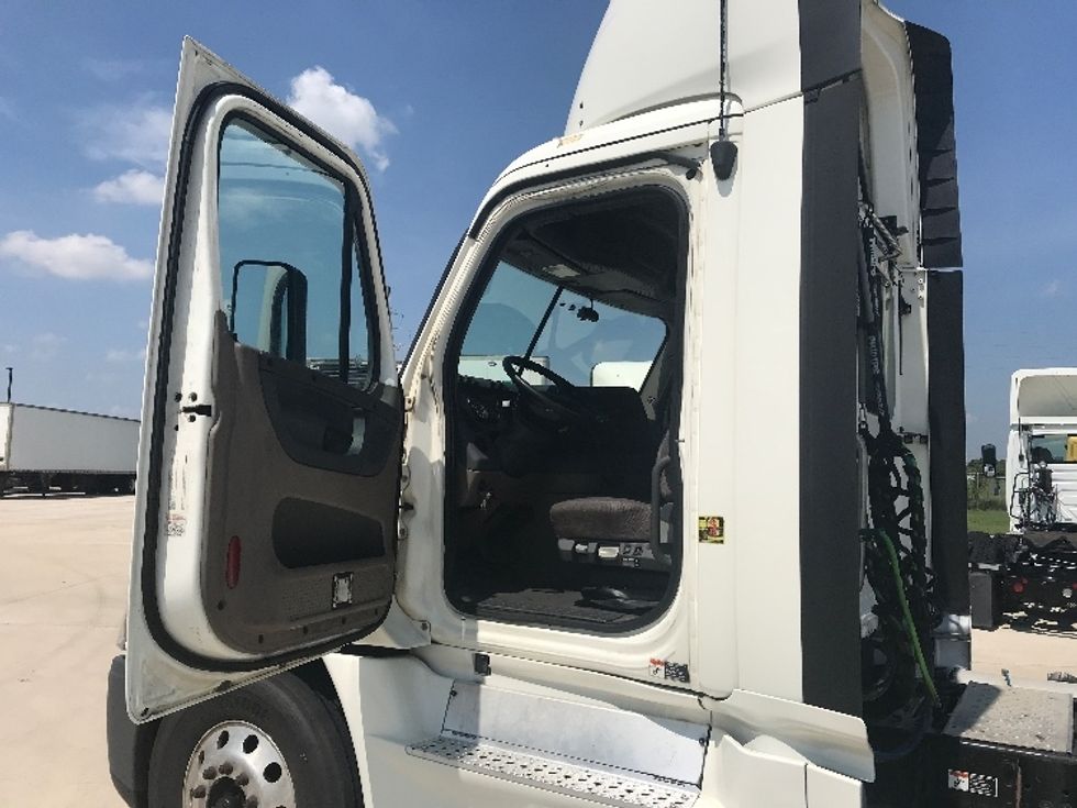 Day Cab Tractor-Heavy Duty Tractors-Freightliner-2019-Cascadia 12564ST-Katy-TX-829,981\n\t\tmiles-$ 26,500 - Image 9