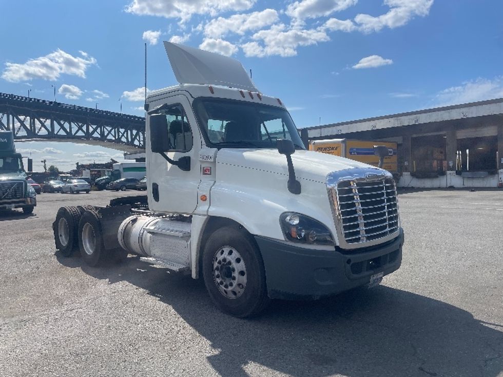 Day Cab Tractor-Heavy Duty Tractors-Freightliner-2019-Cascadia 12564ST-Kearny-NJ-244,110\n\t\tmiles-$ 53,750 - Image 1