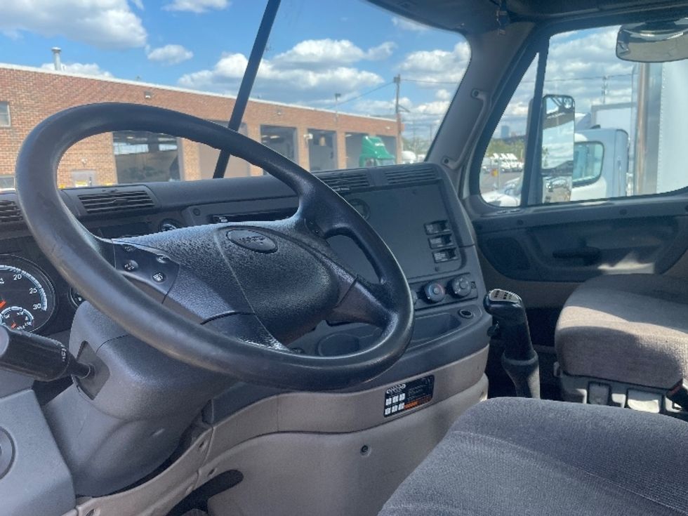 Day Cab Tractor-Heavy Duty Tractors-Freightliner-2019-Cascadia 12564ST-Kearny-NJ-244,110\n\t\tmiles-$ 53,750 - Image 10