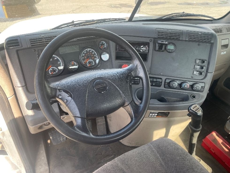 Day Cab Tractor-Heavy Duty Tractors-Freightliner-2019-Cascadia 12564ST-Kearny-NJ-244,110\n\t\tmiles-$ 53,750 - Image 11