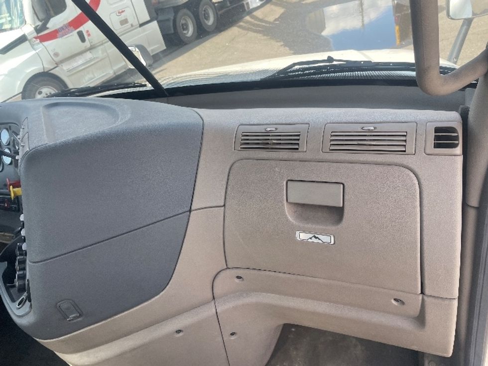 Day Cab Tractor-Heavy Duty Tractors-Freightliner-2019-Cascadia 12564ST-Kearny-NJ-244,110\n\t\tmiles-$ 53,750 - Image 13