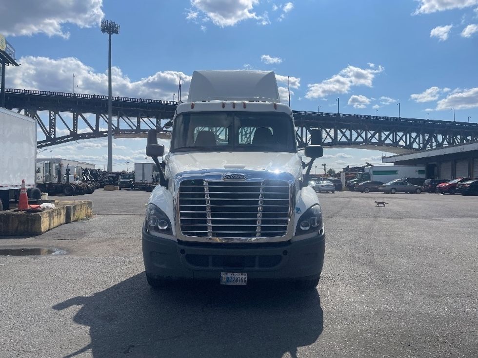 Day Cab Tractor-Heavy Duty Tractors-Freightliner-2019-Cascadia 12564ST-Kearny-NJ-244,110\n\t\tmiles-$ 53,750 - Image 2